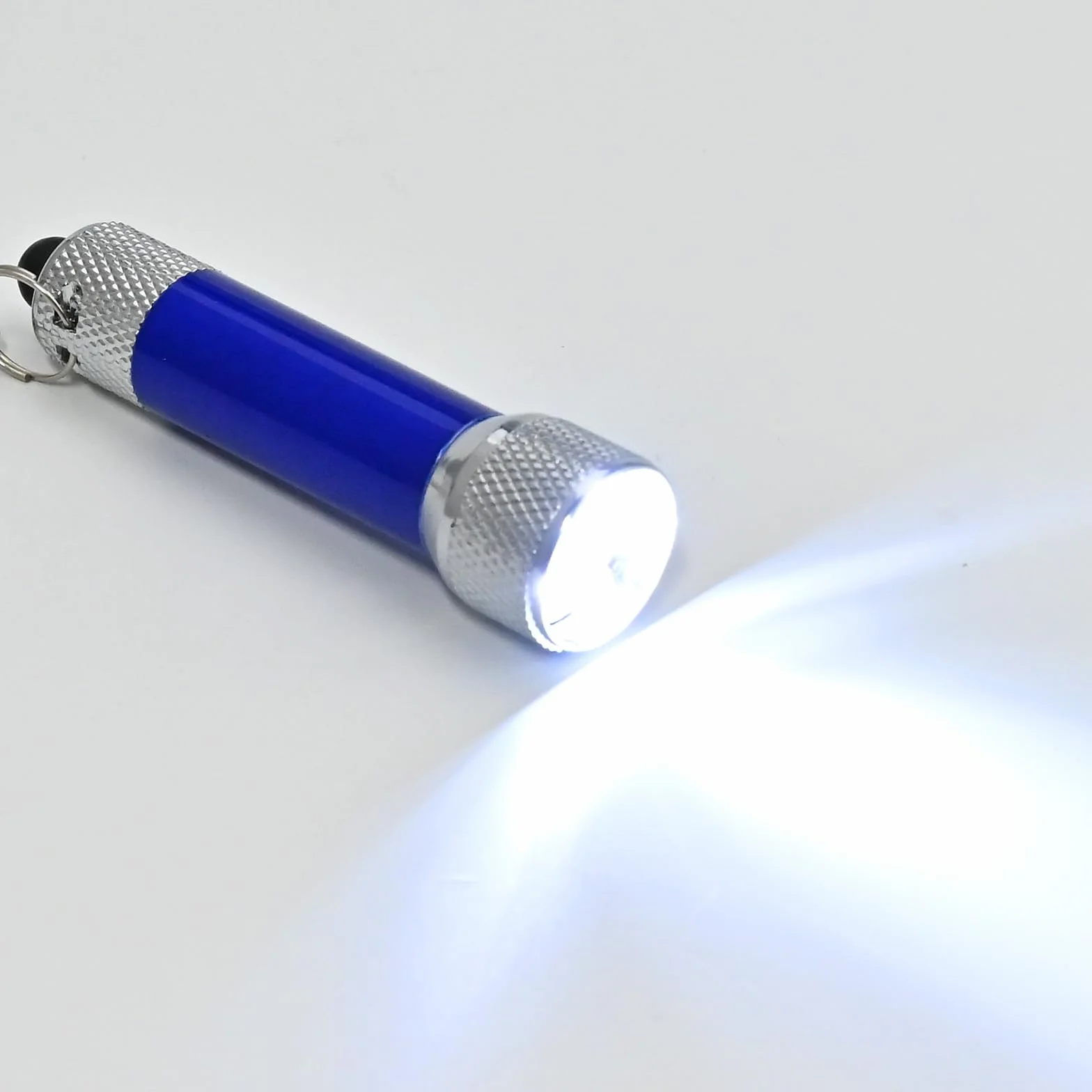 GODLGE 12 Mini Torce LED Portachiavi Bambini, Torce Elettrica Portatile Campeggio Escursioni Caccia Zaino In Spalla Pesca Gadget Compleanno Bambini