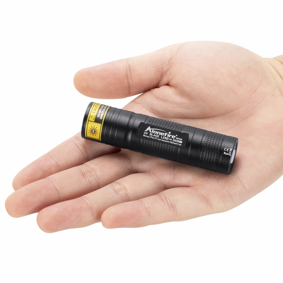 Alonefire SV110 Torcia UV LED Piccolo Professionale 365nm USB C Ricaricabile Mini Lampada Ultravioletti per Resina, Pesca, Fluoresceina, Rilevatore di Urina,Minerali con Batteria Incorporata