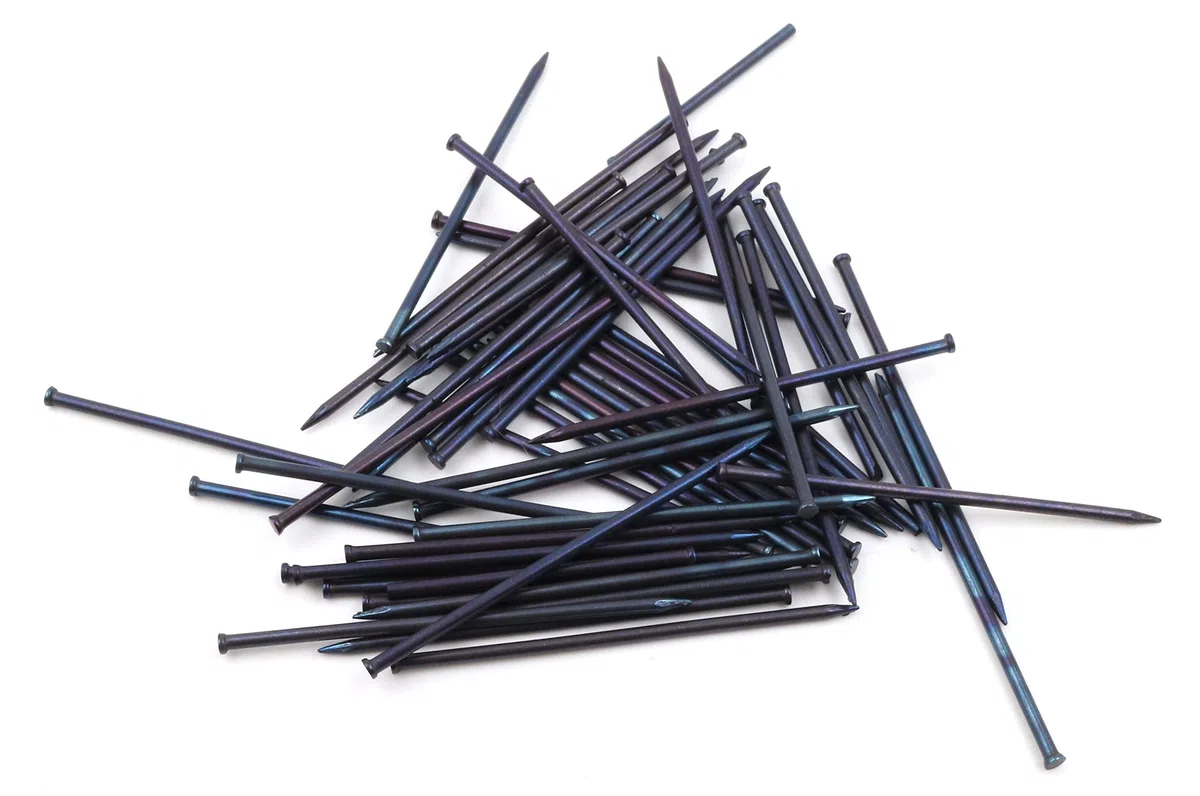 Design61 100 perni in acciaio, per battiscopa, 1,5 x 30 mm, testa piatta, colore blu